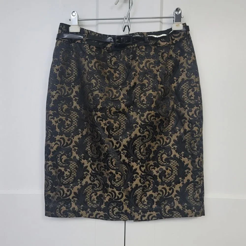Worthington black and gold jacquard pencil skirt with a black patent belt